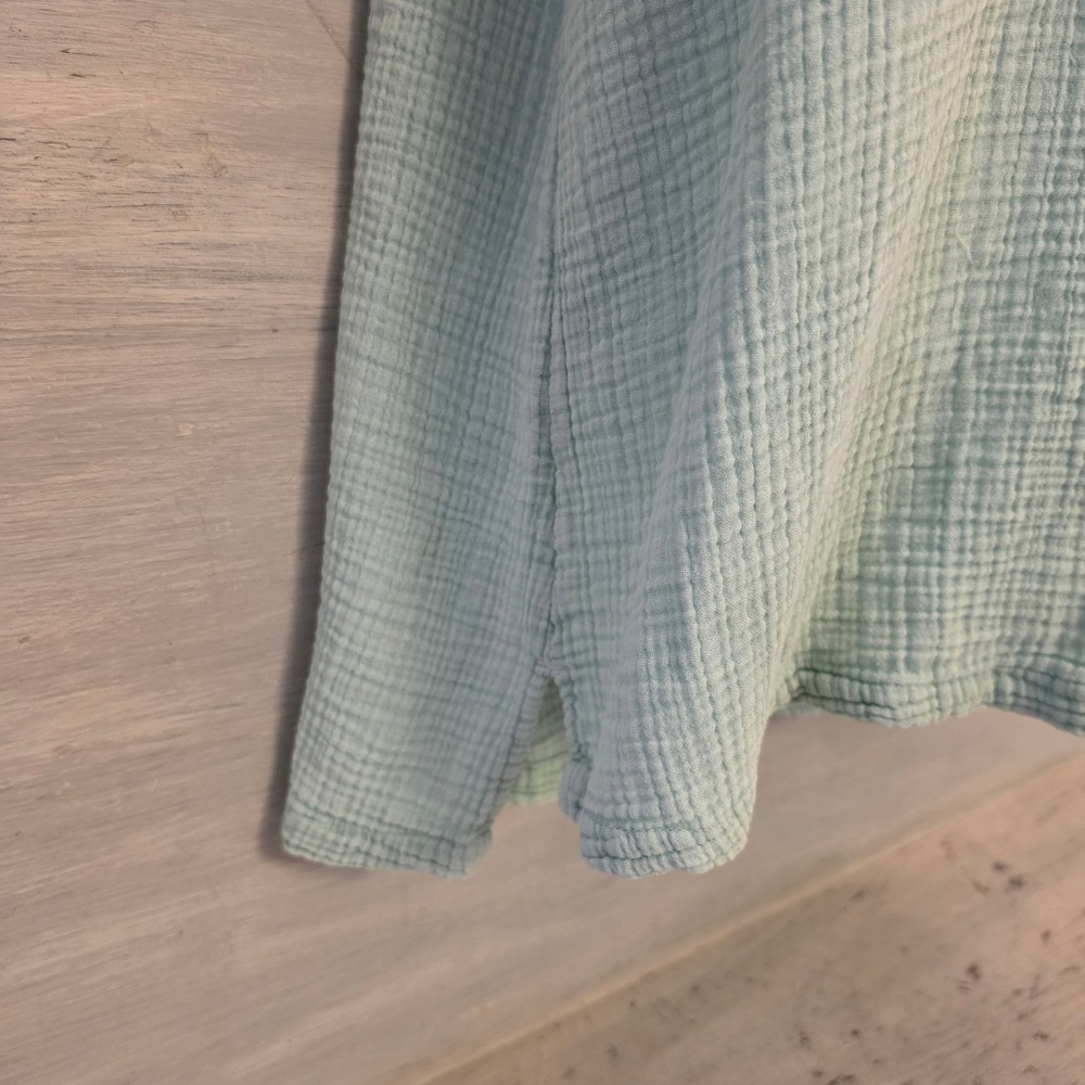 Wonderly 100% Cotton Sage Green Muslin Vneck High Low Blouse Size Medium GC - Picture 4 of 7